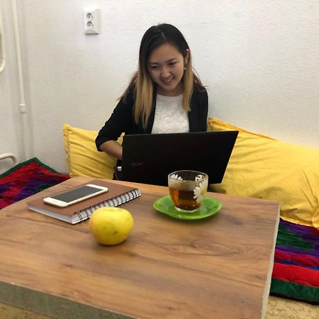 Flow Hostel Bishkek Bagian luar foto
